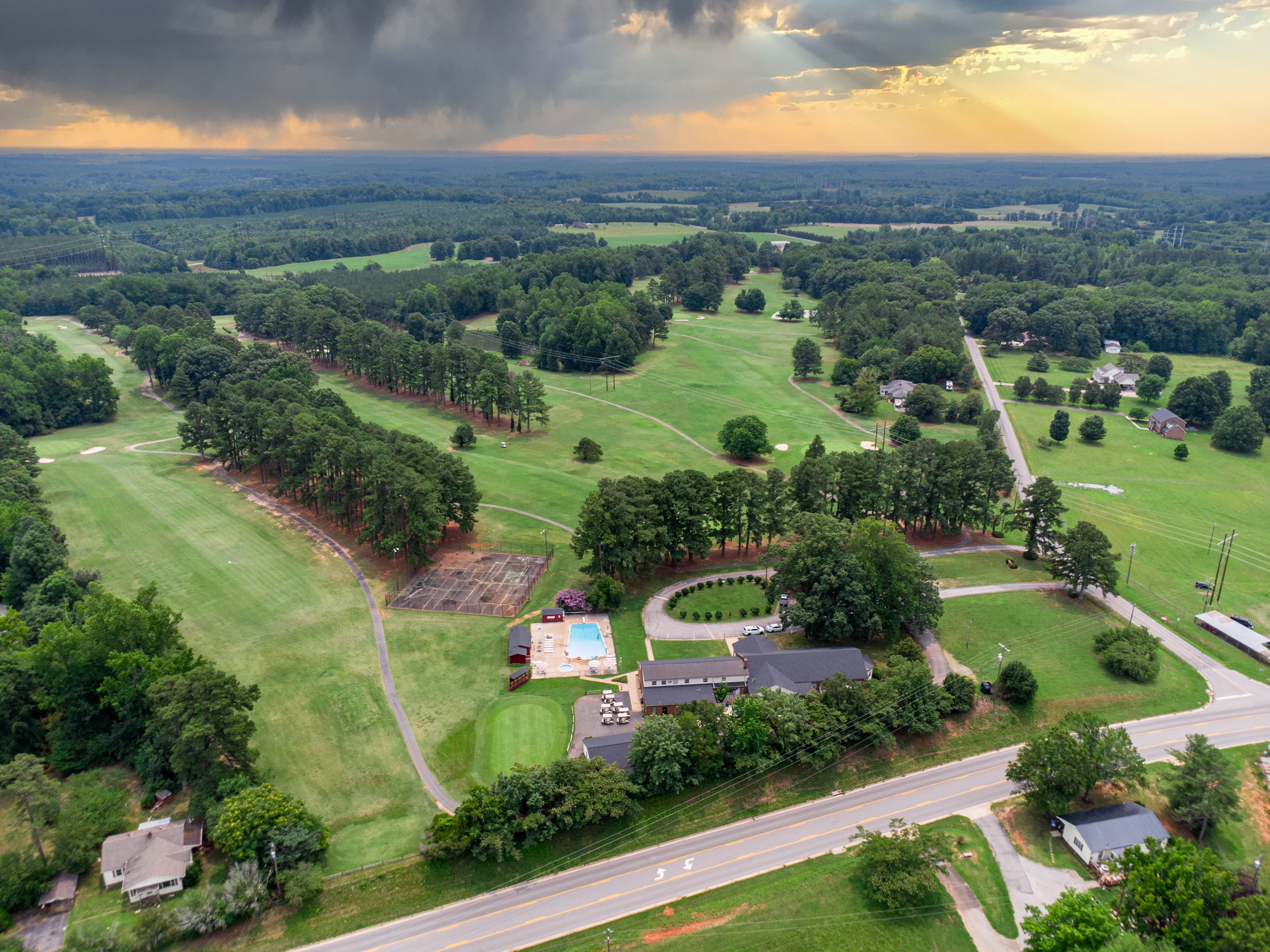 Mecklenburg Country Club clubhouse exterior